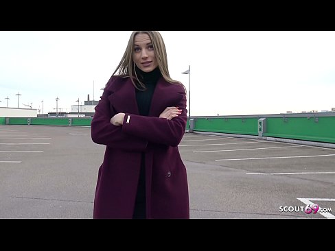 ❤️ ドイツ人スカウトマンは、夢のようにスティール、駐車場のテルテル、お金のためのセクシーに触れることです。 ❤️❌ ロシアポルノ ❌️❤