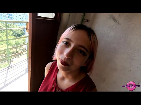 ❤️ 学生官能がアウトバックで見知らぬ男にフェラチオ~顔にザーメンをかける ❤️❌ ロシアポルノ ❌️❤